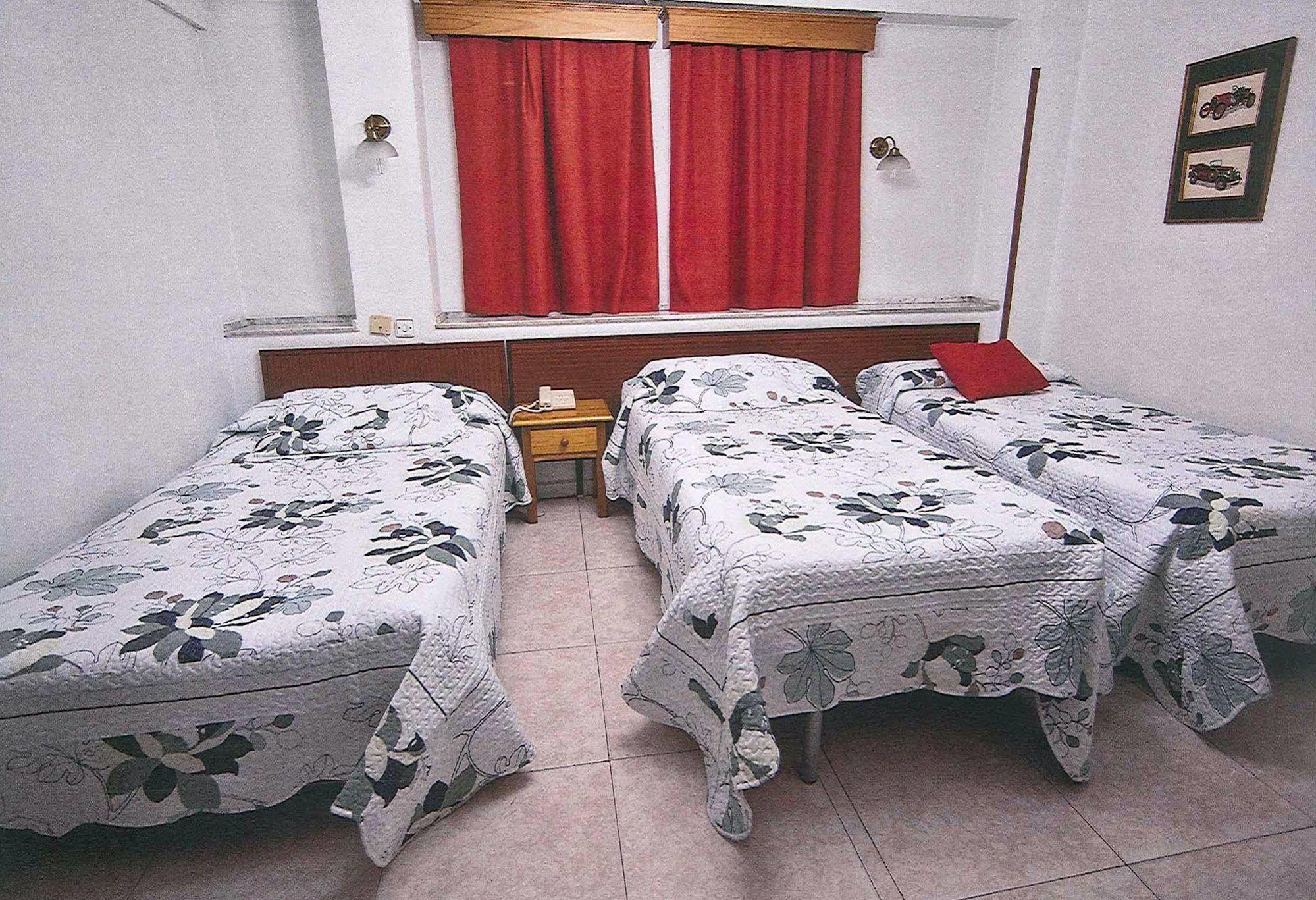 Hostal La Rosa Caces Dış mekan fotoğraf