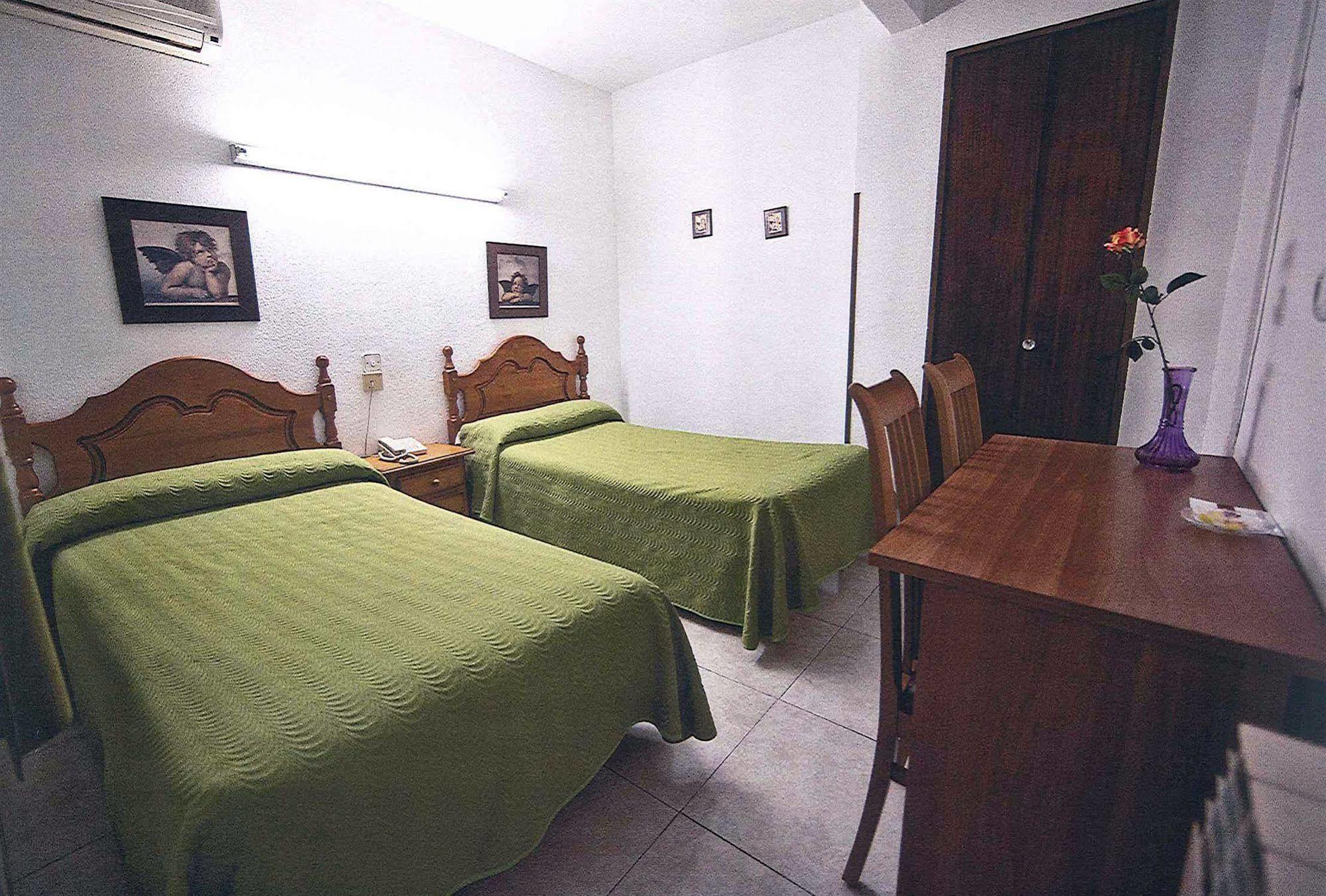 Hostal La Rosa Caces Dış mekan fotoğraf